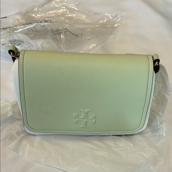 NWT Tory Burch Green and White Crossbody Bag with Flap Closure - Picture 3 of 9